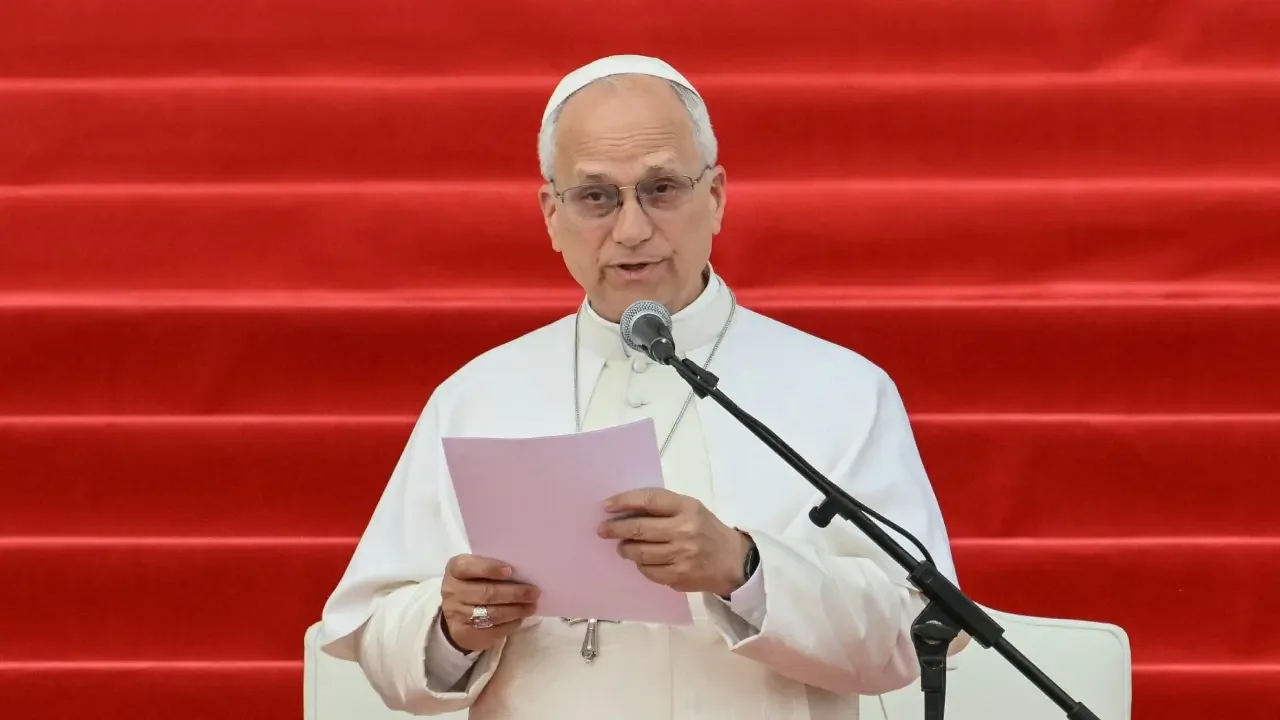 Fachada del Policlínico Gemelli en Roma, donde permanece internado el papa León XIV tras su intervención quirúrgica.