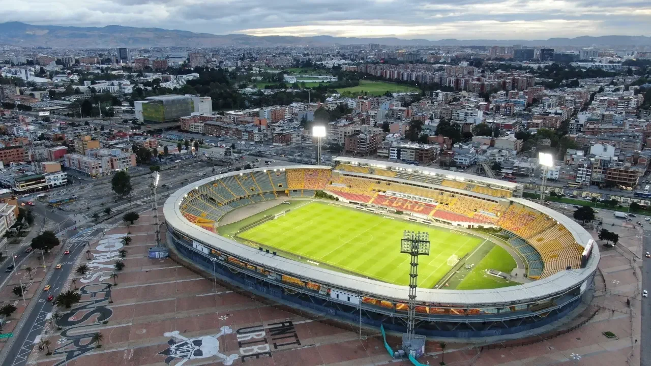 Vista de la gramilla y las graderías del estadio Nemesio Camacho El Campín de Bogotá.